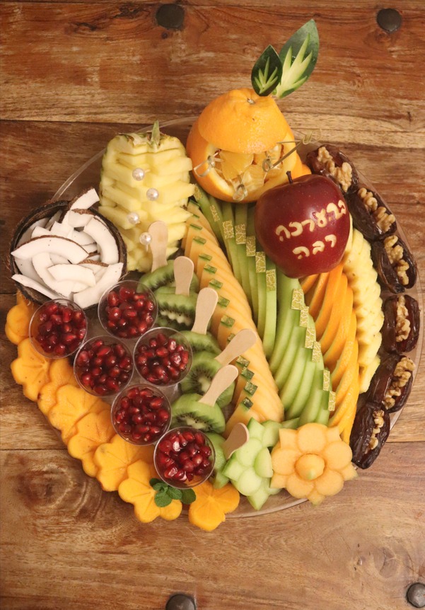 Israel Fruit Baskets Tray of cut fruit 35